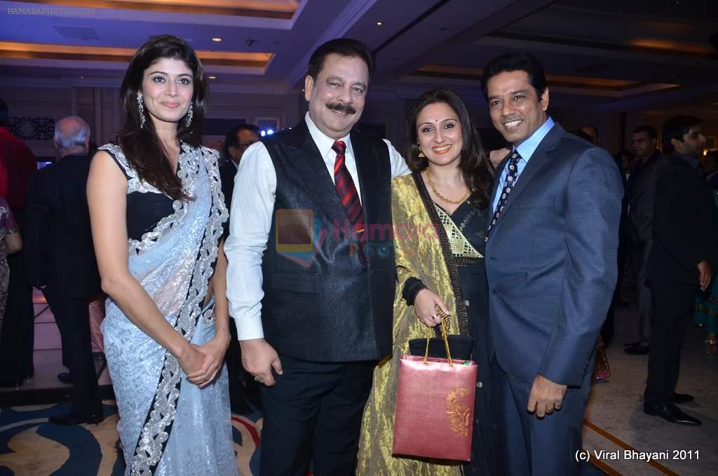 pooja batra, sahara shri, juhi babbar and anoop soni at Zulfi Syed's wedding reception on 15th Jan 2012