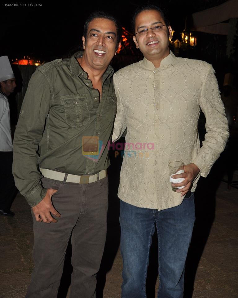 Vindu & Rahul Mahajan at Vivek and Roopa Vohra's Bash in Mumbai on 16th Jan 2012