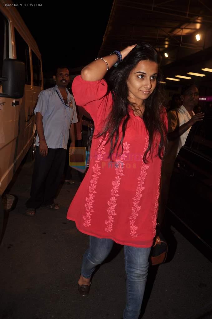 Vidya Balan snapped at the airport in Mumbai on 18th Jan 2012