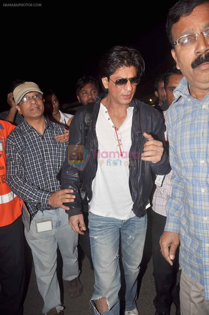 Shahrukh Khan snapped at international airport in Mumbai on 19th Jan 2012