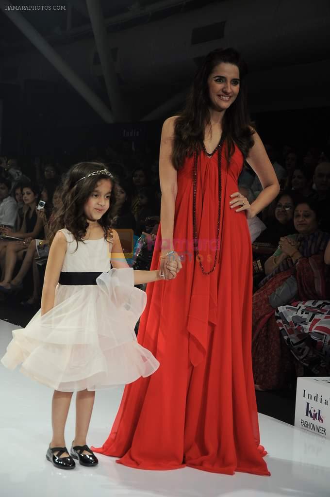 Shruti Seth walk the ramp for Kidology Show at Kids Fashion Week day 3 on 19th Jan 2012