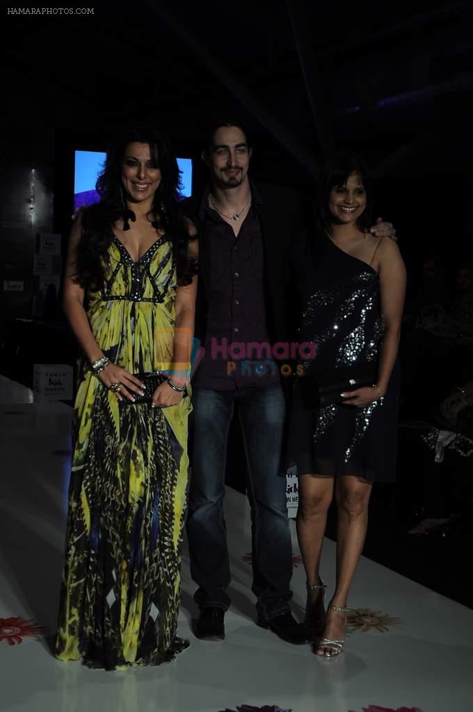 Pooja Bedi, Nisha Harale on Day 3 at India Kids Fashion Show in Intercontinental The Lalit on 19th Jan 2012
