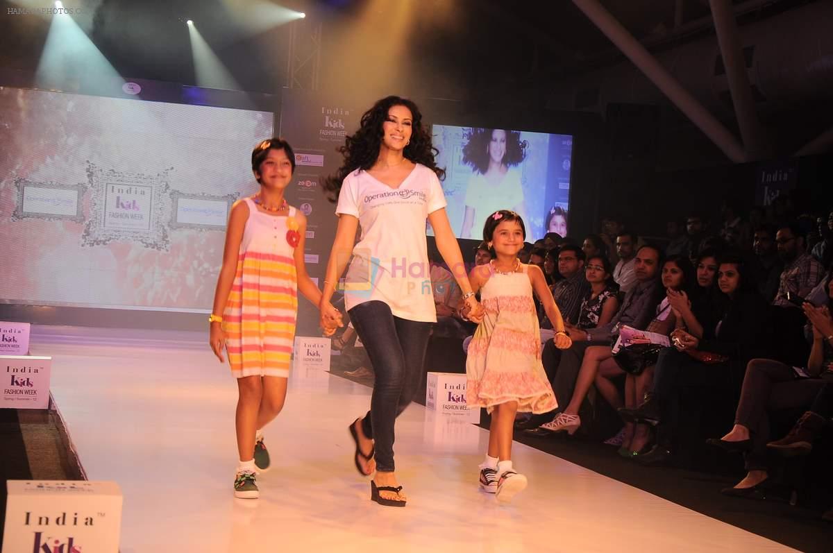 Nandana Sen walk the ramp for Prachi Badve Show at Kids Fashion Week day 3 on 19th Jan 2012