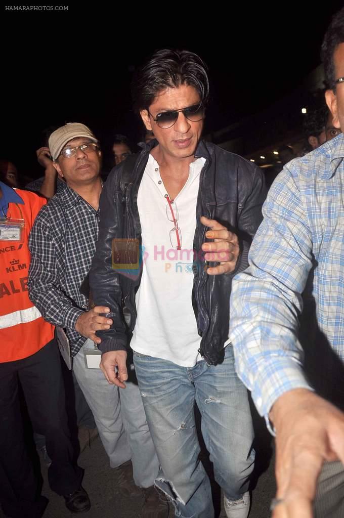 Shahrukh Khan snapped at international airport in Mumbai on 19th Jan 2012
