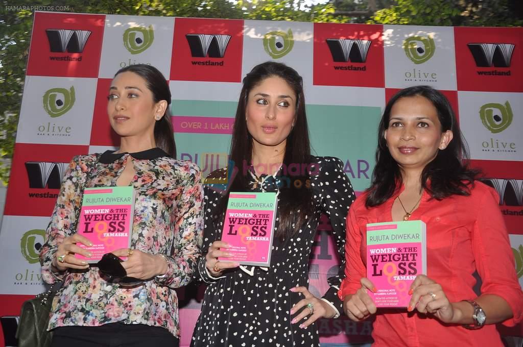 Kareena Kapoor, Karisma Kapoor at the success party og Rujuta Diwekar's book Women & The Weight Loss Tamasha in Mumbai on 20th Jan 2012