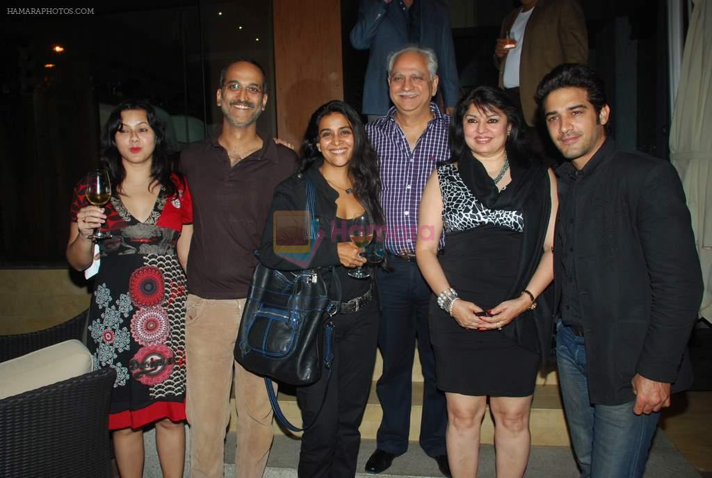 Ramesh Sippy, Kiran Sippy, Rohan Sippy at Ramesh Sippy's birthday hosted by Mohini and Anu n Sashi Ranjan in Mangiamo restaurant, Bandra, Mumbai on 24th Jan 2012