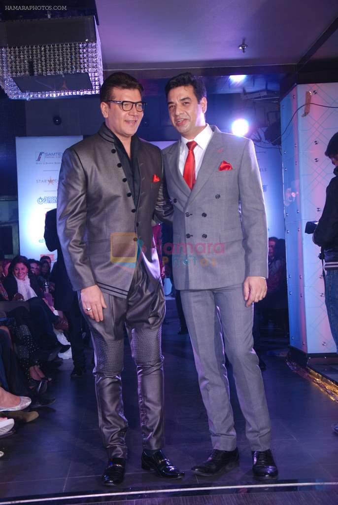 Aditya pancholi shows topper with kamal lakhwni at PCJ presents Signature La Finesse11 in Delhi on 22nd January, 2012