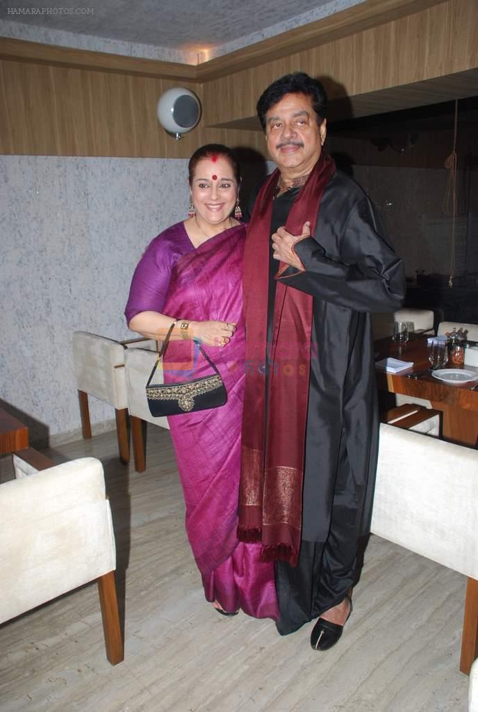 Poonam Sinha, Shatrughan Sinha at Ramesh Sippy's birthday hosted by Mohini and Anu n Sashi Ranjan in Mangiamo restaurant, Bandra, Mumbai on 24th Jan 2012
