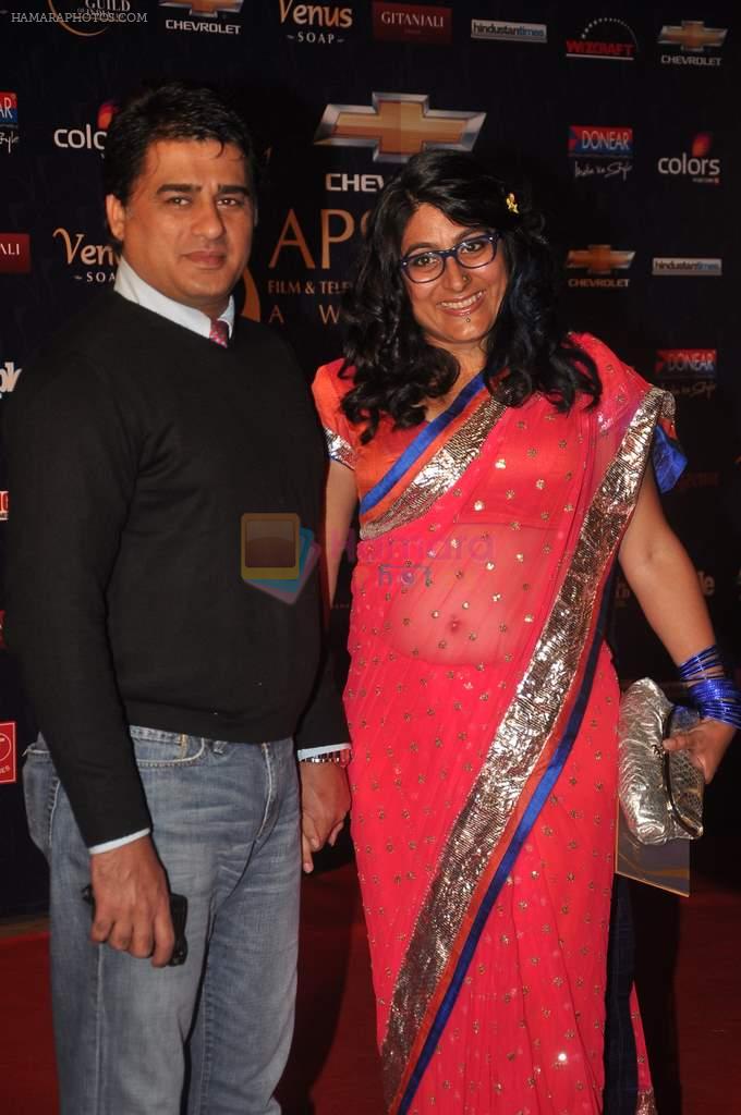 Ayub Khan, Niharika Khan at the 7th Chevrolet Apsara Awards 2012 Red Carpet in Yashraj Studio, Mumbai on 25th Jan 2012