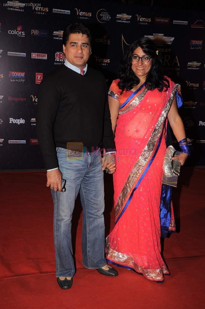 Ayub Khan, Niharika Khan at the 7th Chevrolet Apsara Awards 2012 Red Carpet in Yashraj Studio, Mumbai on 25th Jan 2012