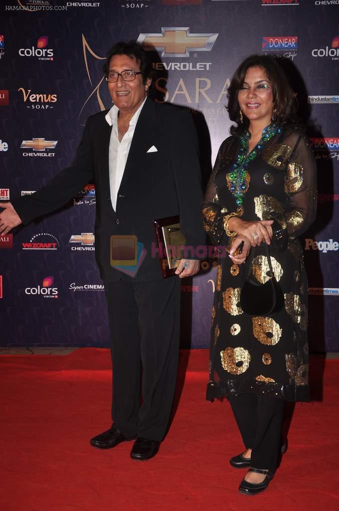 Zeenat Aman, Vinod Khanna at the 7th Chevrolet Apsara Awards 2012 Red Carpet in Yashraj Studio, Mumbai on 25th Jan 2012