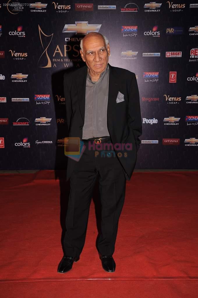 Yash Chopra at the 7th Chevrolet Apsara Awards 2012 Red Carpet in Yashraj Studio, Mumbai on 25th Jan 2012