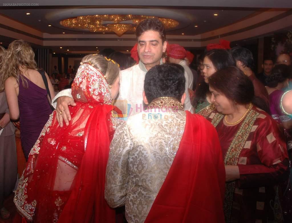 Indra Kumar at Gujarati actor Feroz Irani's son wedding in Malad on 28th JAn 2012