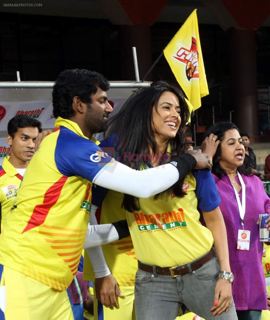 Sameera Reddy at ccl Match in Chinnaswamy stadium, Bengaluru on 28th Jan 2012