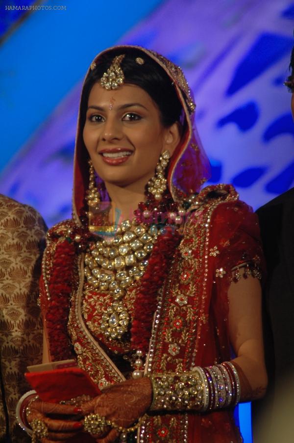 at Prerna Ghanshyam Sarda's wedding to Abhinav Amitabh Jhunjhunwala in Suburban Mumbai on 29th Jan 2012-1