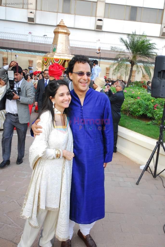 Anupama Verma with Vidhu Vinod Chopra at Prerna Ghanshyam Sarda's wedding to Abhinav Amitabh Jhunjhunwala in Suburban Mumbai on 29th Jan 2012-1