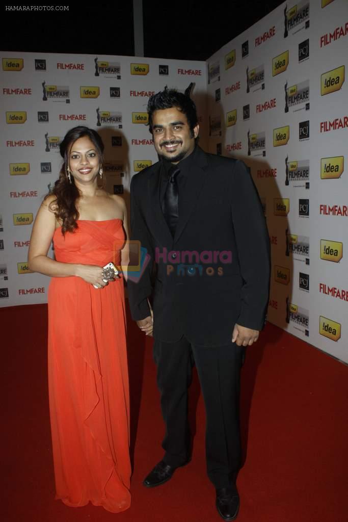 R Madhavan with wife at 57th Idea Filmfare Awards 2011 on 29th Jan 2012