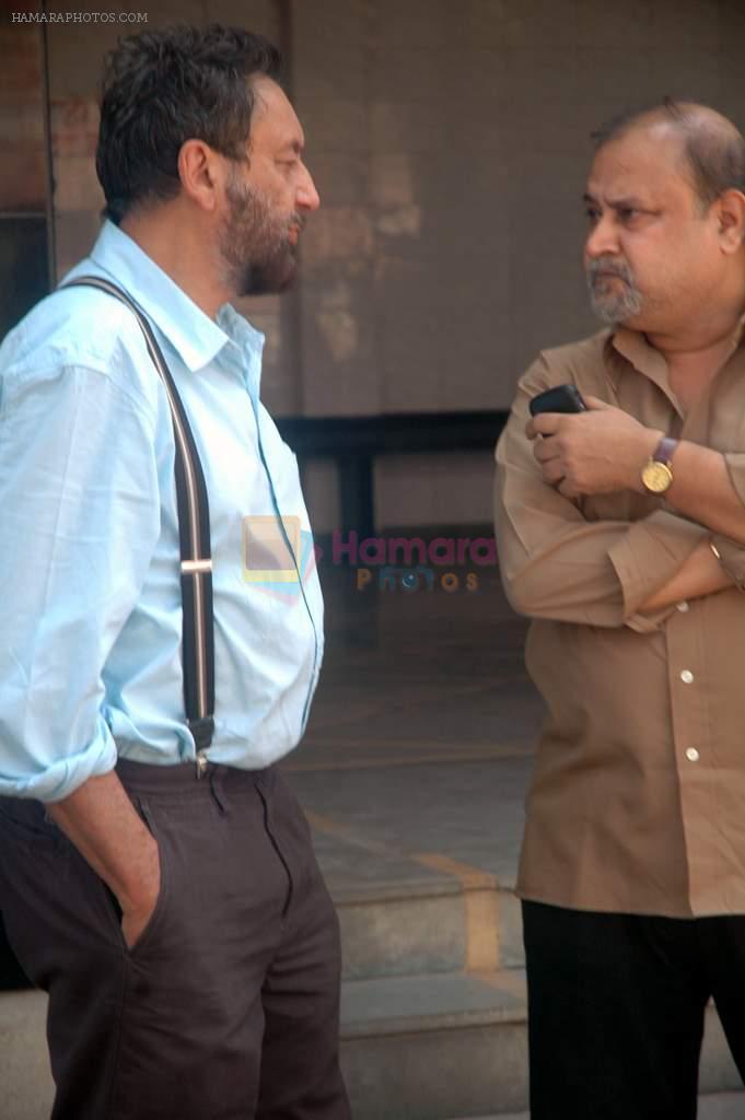 Shekhar Kapur at Raj Kanwar's funeral meet in Oshiwara on 5th Feb 2012