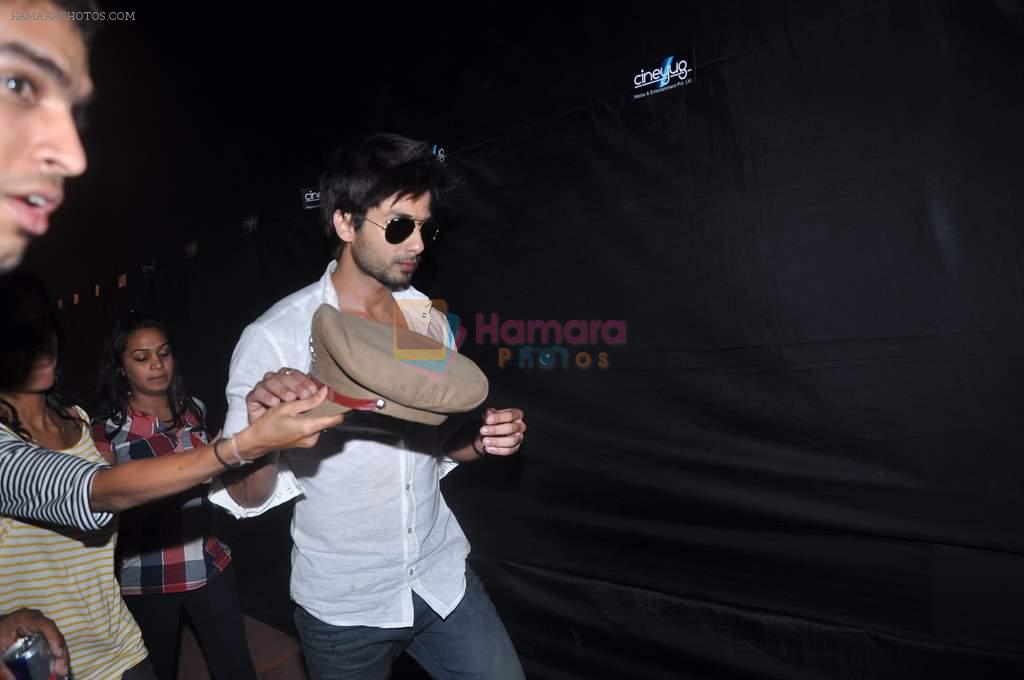 Shahid Kapoor at Stardust Awards red carpet in Mumbai on 10th Feb 2012