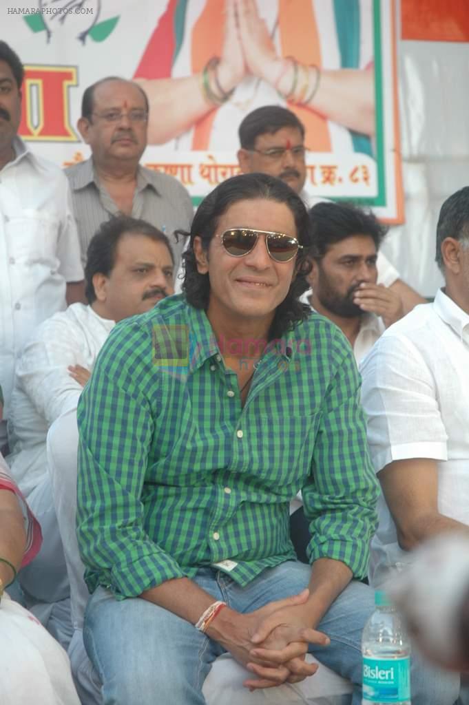 Chunky Pandey campign for Babloo Aziz in Santacruz, Mumbai on 14th Feb 2012