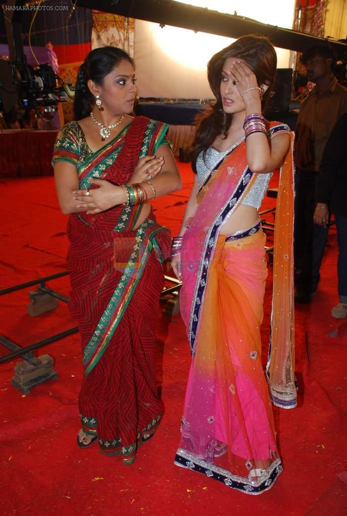 Riya Sen, Supriya Kumari on location of film Zindagi 50-50 in Filmcity, Mumbai on 16th Feb 2012