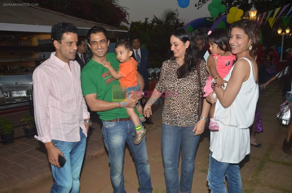 Sanjay Suri, Neha, Manoj Bajpai at Manoj Bjapai's daughter's birthday bash in The Club on 23rd Feb 2012