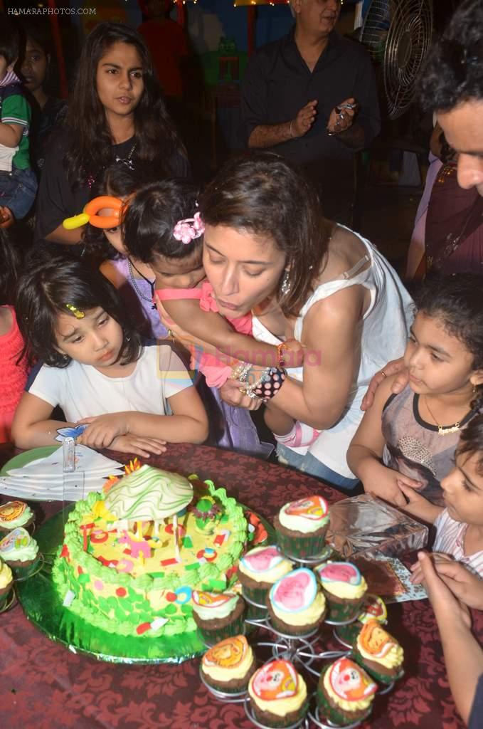 Neha at Manoj Bjapai's daughter's birthday bash in The Club on 23rd Feb 2012