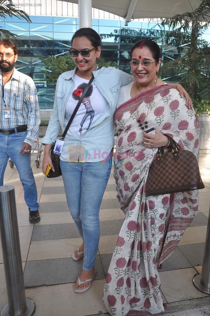 Sonakshi Sinha, Poonam Sinha snapped at airport on 27th Feb 2012