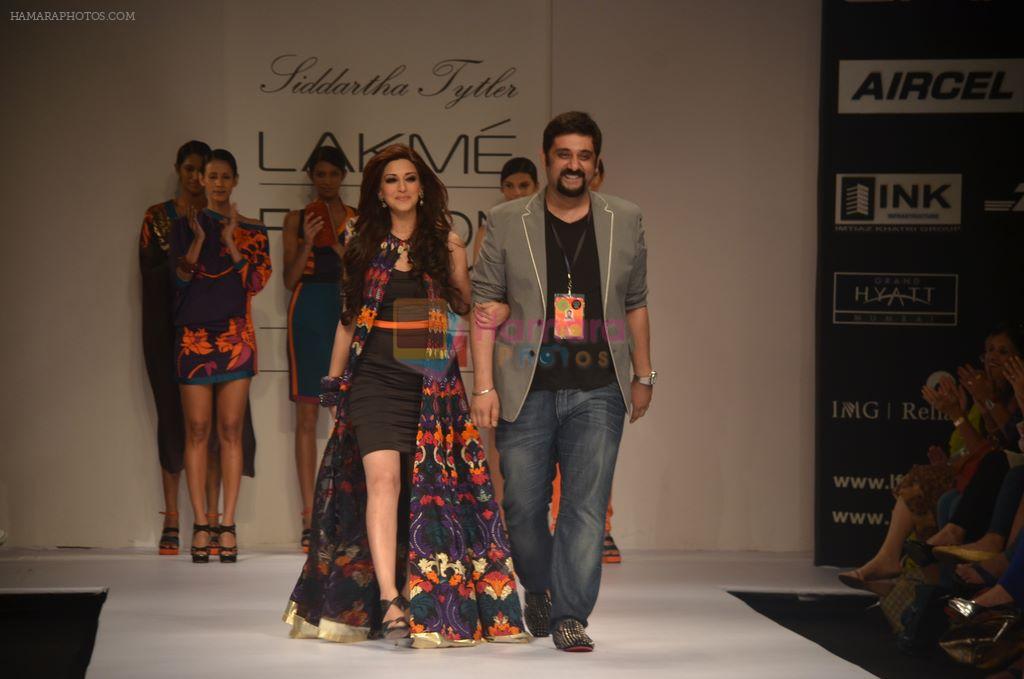Sonali Bendre walk the ramp for Siddhartha Tytler Show at lakme fashion week 2012 Day 4 in Grand Hyatt, Mumbai on 5th March 2012
