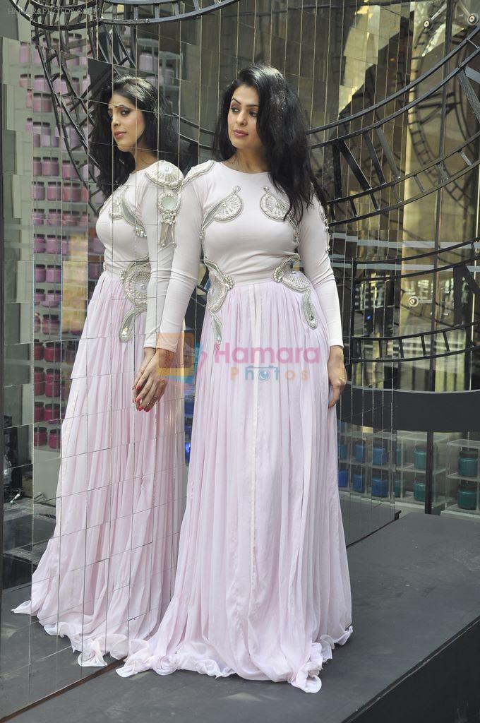 Anjana Sukhani poses in Nitya Bajaj design on 5th March 2012
