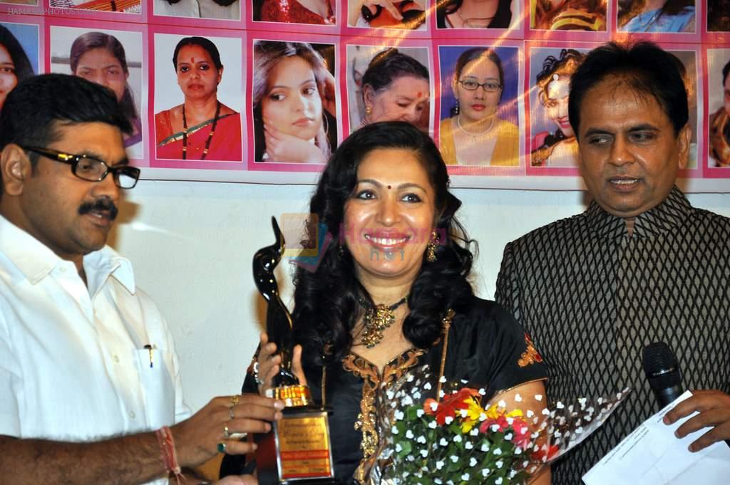 sachin ahir,komal & hardik hundiya at Hiramanek Awards in Mumbai on 6th March 2012
