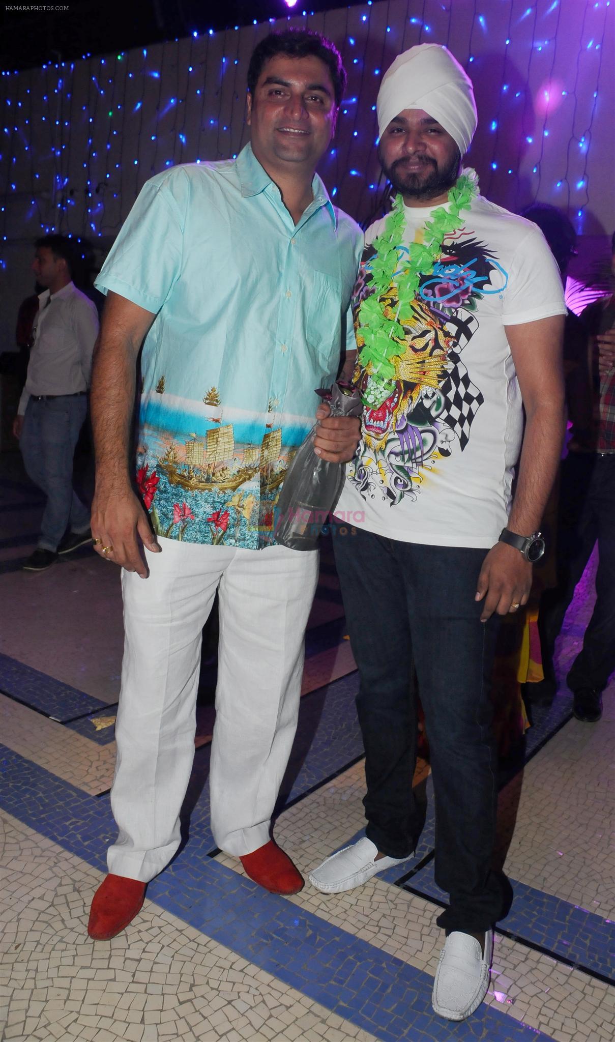 Farzad Billimoria with Ramji gulati at Naughty at forty Hawain surprise birthday party by Amy Billimoria on 12th March 2012