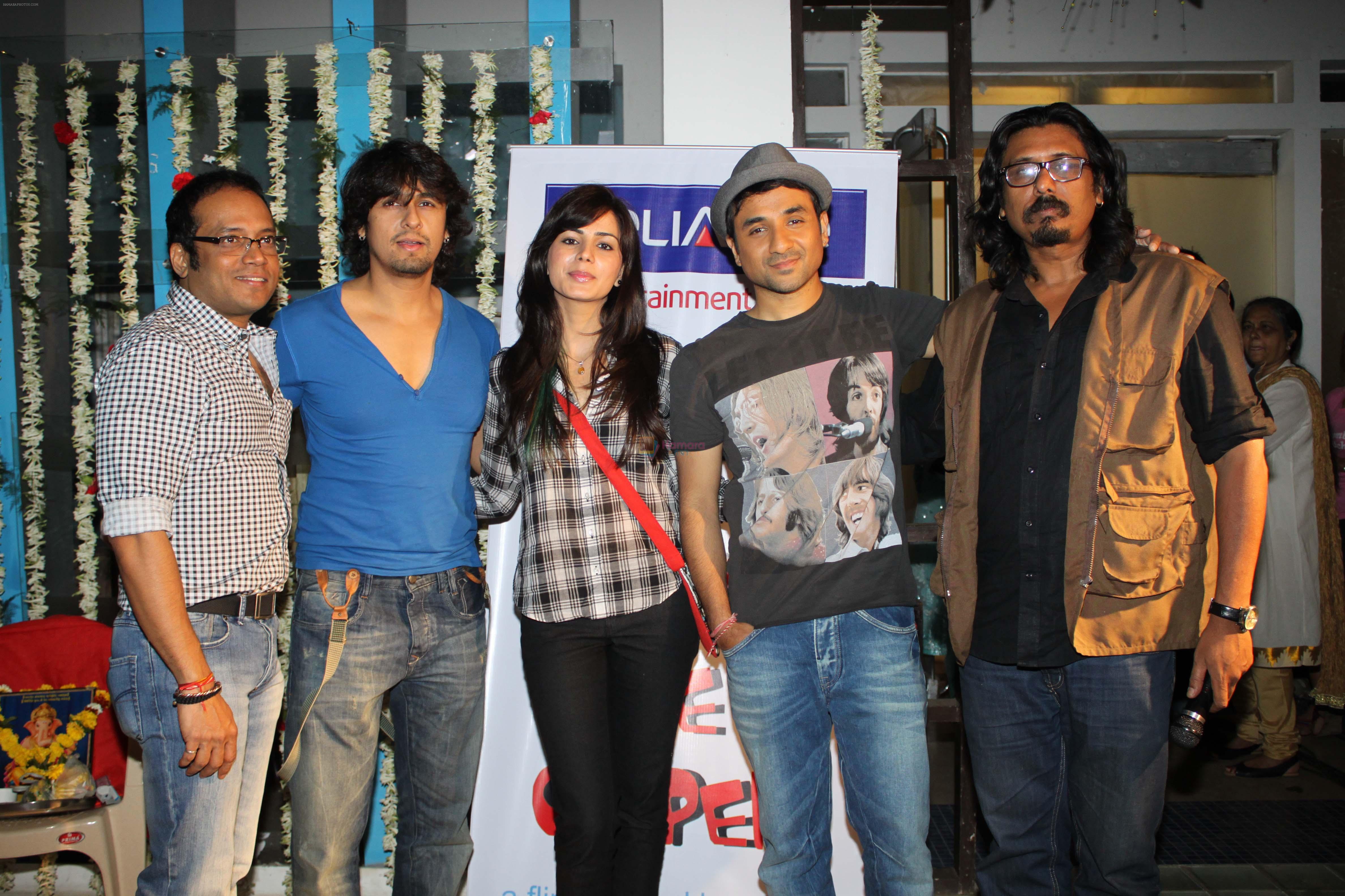 Vir Das, Kirti Kulhari, Veejay Yudhiishtir, Sonu Nigam, Shekhar Ghosh at Sooper Se Ooper movie Launch on 12th March 2012