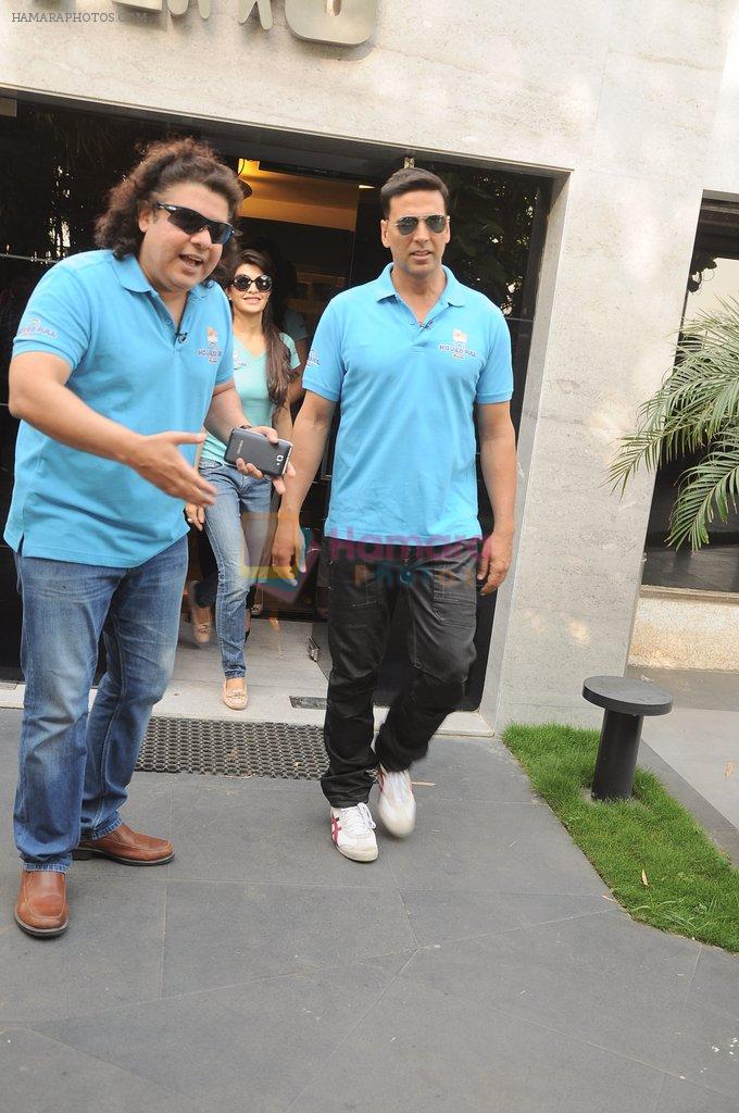 Akshay Kumar, Sajid Khan at Housefull 2 cast meets NDTV contest winner in Andheri, Mumbai on 20th March 2012