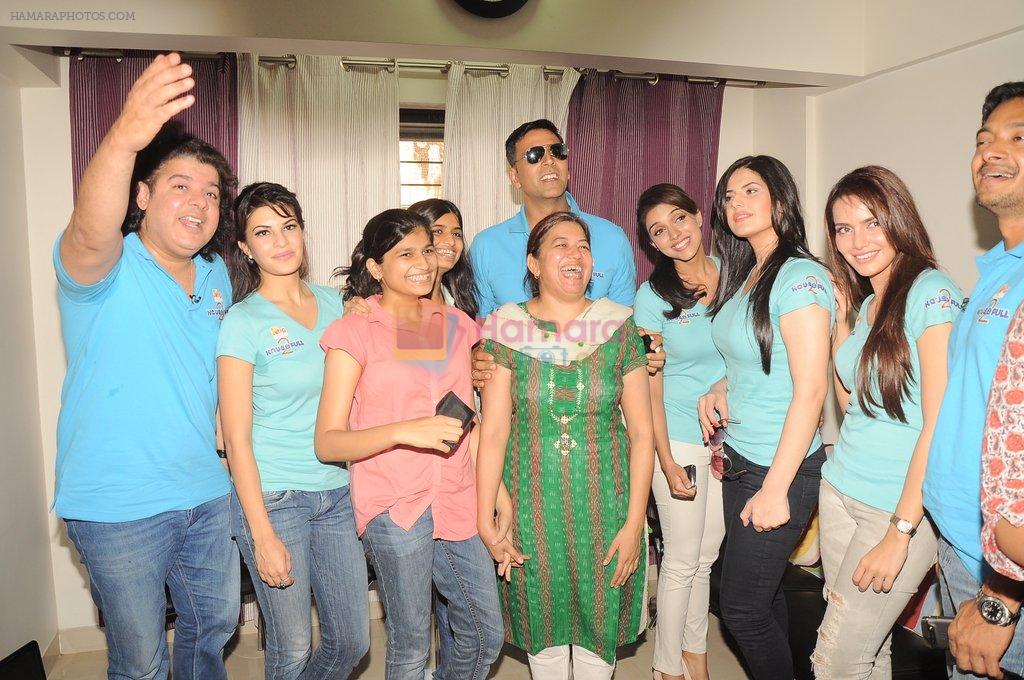Zarine Khan, Jacqueline Fernandez, Shazahn Padamsee, Asin Thottumkal, Shreyas Talpade, Sajid Khan, Akshay Kumar at Housefull 2 cast meets NDTV contest winner in Andheri, Mumbai on 20th March 2012 (