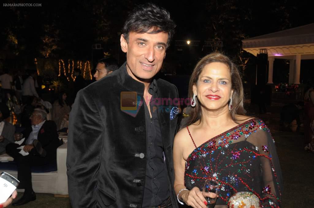 Rahul Dev with Ramola Bachchan at Reema Sen wedding reception in Mumbai on 25th March 2012
