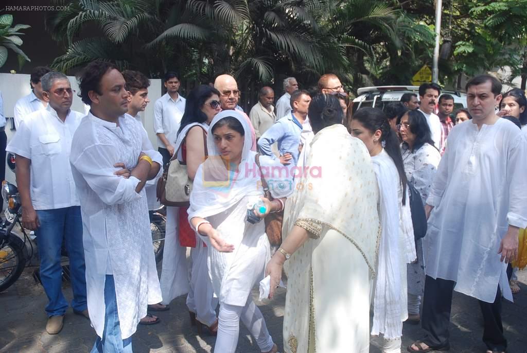 Kiran Sippy at Mona Kapoor funeral in Mumbai on 26th March 2012
