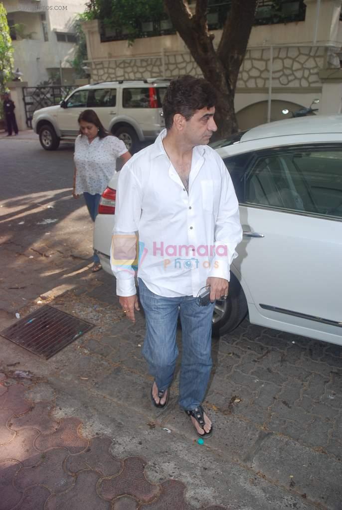 Indra Kumar at Mona Kapoor funeral in Mumbai on 26th March 2012