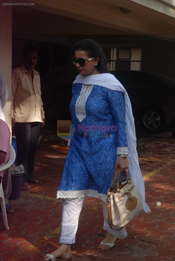 Poonam Dhillon at Mona Kapoor funeral in Mumbai on 26th March 2012