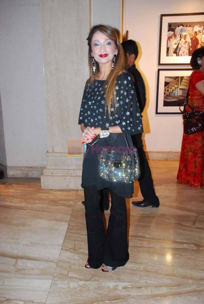 Malti Jain at photographer Shantanu Das exhibition in Tao Art Gallery on 28th March 2012