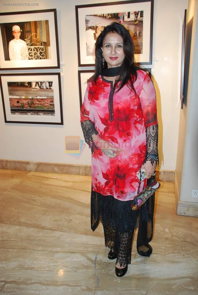 Poonam Dhillon at photographer Shantanu Das exhibition in Tao Art Gallery on 28th March 2012