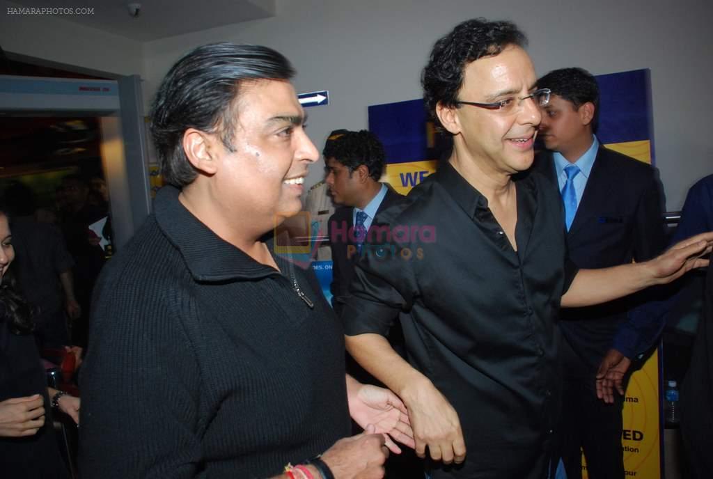 Mukesh Ambani, Vidhu Vinod Chopra at Parinda premiere in PVR on 29th March 2012