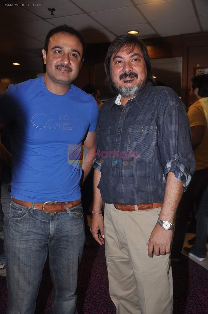 Vivek Mushran, Tony Singh at the Celebration of the Completion Party of 100 Episodes of PARVARISH�..kuch khatti kuch meethi in bowling alley on 7th April 2012