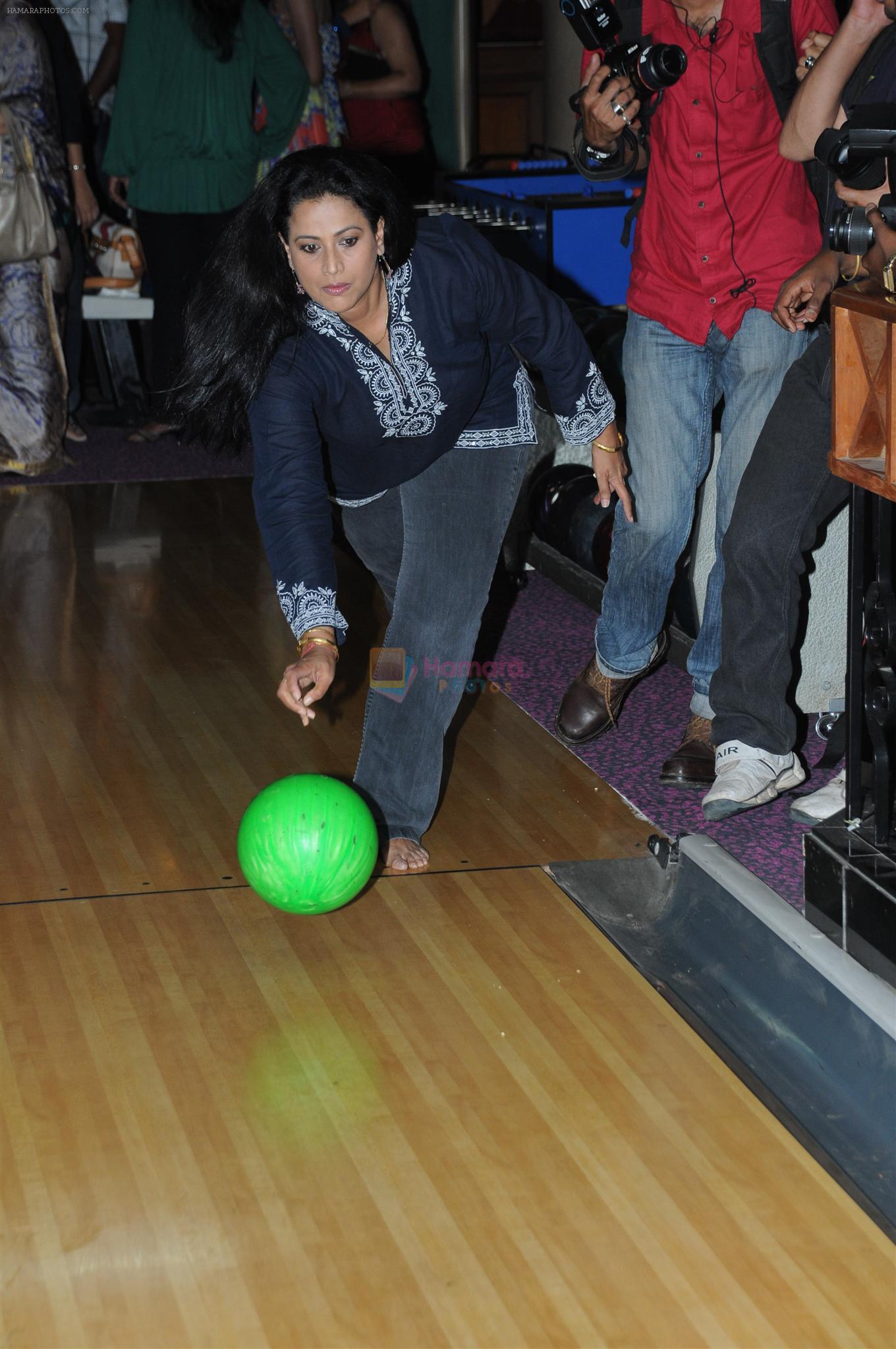 Mona Ambegaonkar at the Celebration of the Completion Party of 100 Episodes of PARVARISH kuch khatti kuch meethi in bowling alley on 7th April 2012