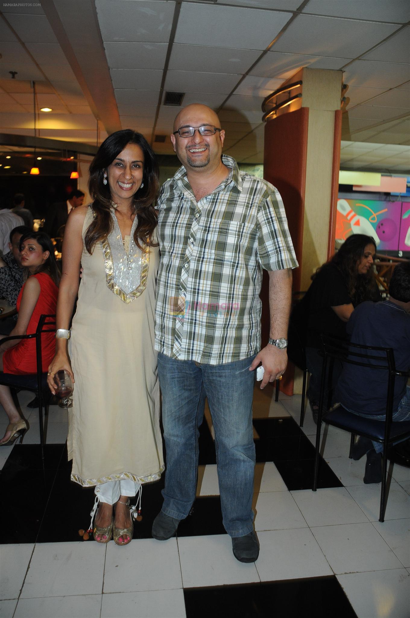 Deeya Singh with Raju Singh at the Celebration of the Completion Party of 100 Episodes of PARVARISH kuch khatti kuch meethi in bowling alley on 7th April 2012