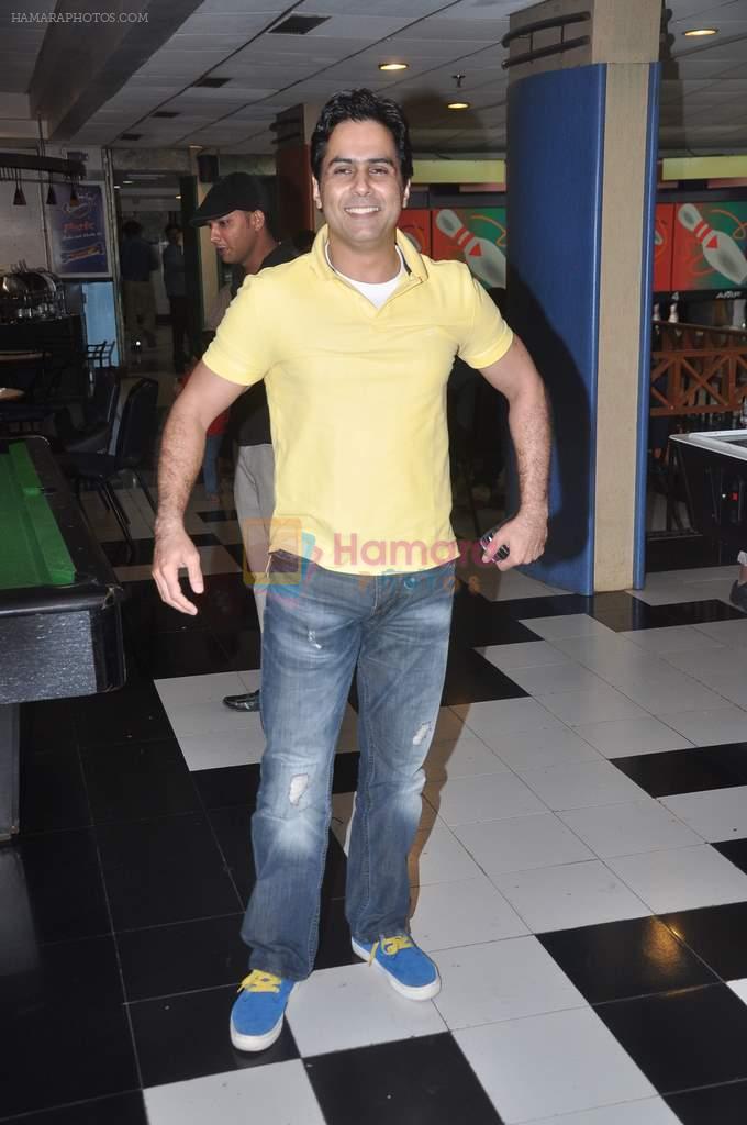 Aman Verma at the Celebration of the Completion Party of 100 Episodes of PARVARISH kuch khatti kuch meethi in bowling alley on 7th April 2012
