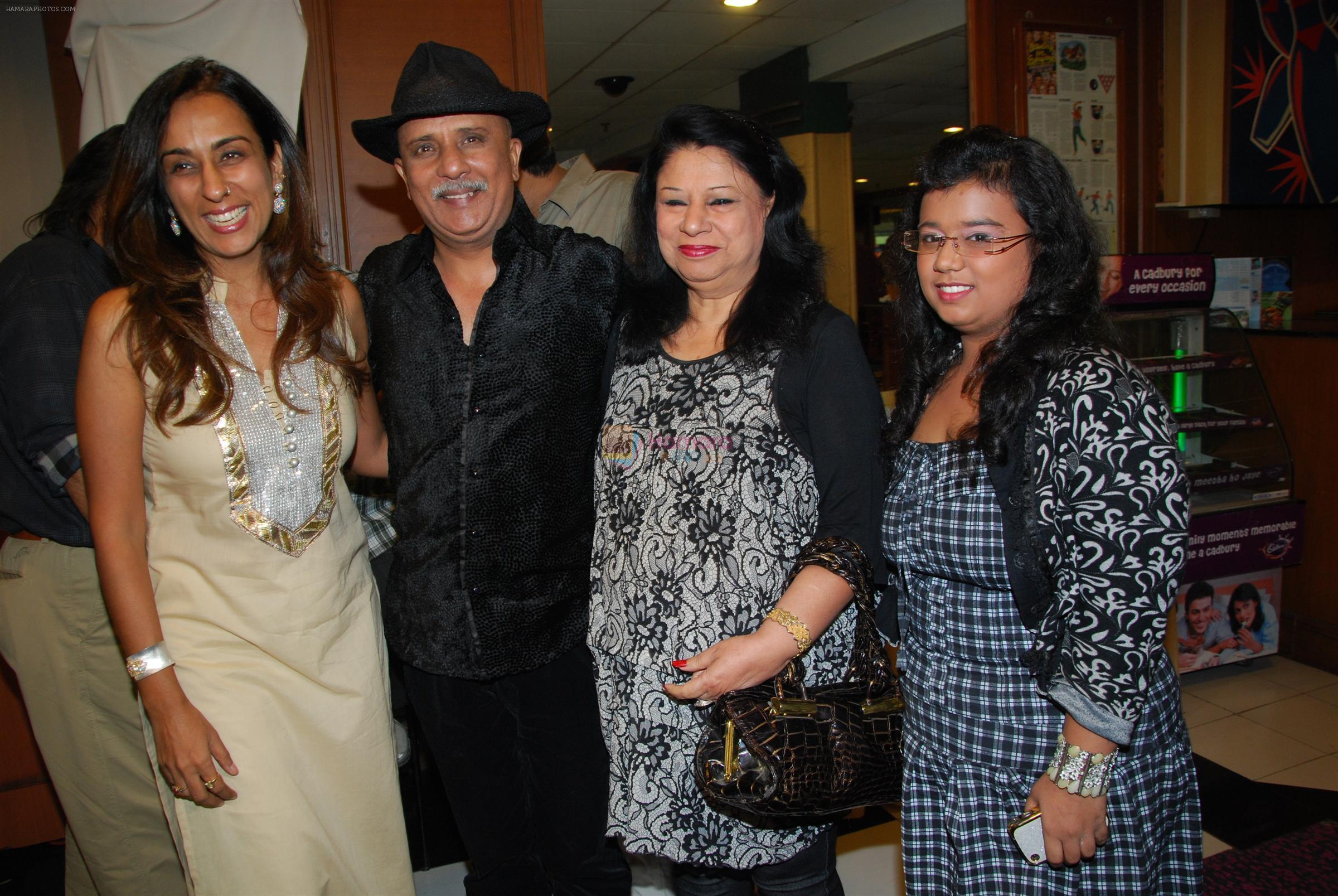 Deeya Singh with Rajesh Puri at the Celebration of the Completion Party of 100 Episodes of PARVARISH kuch khatti kuch meethi in bowling alley on 7th April 2012