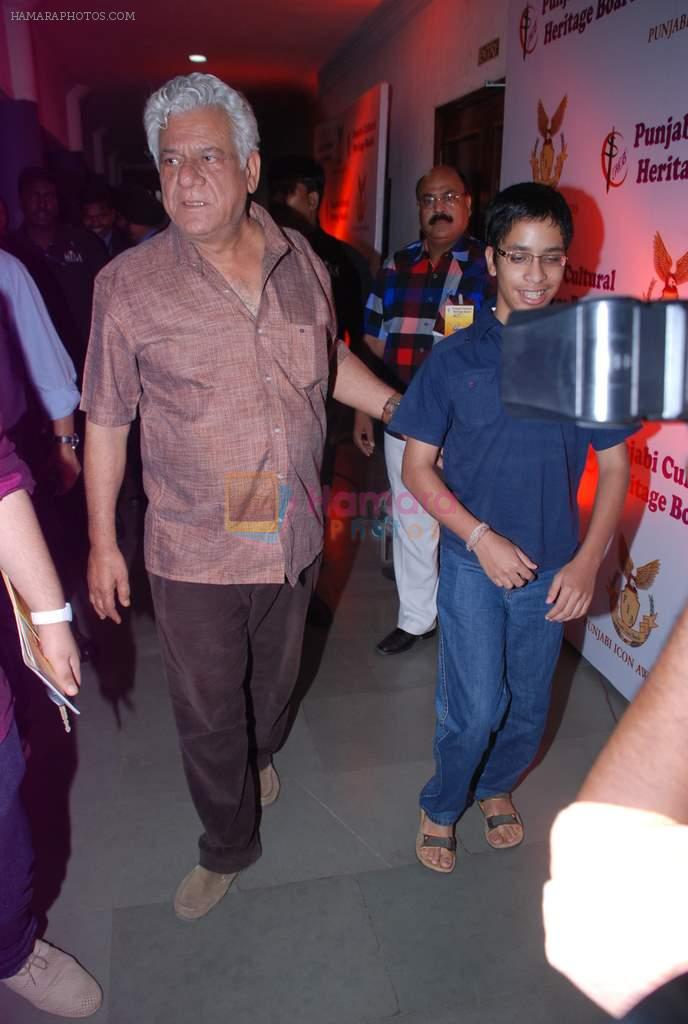 Om Puri at Punjabi Icon Awards in Shanmukhand Hall on 8th April 2012