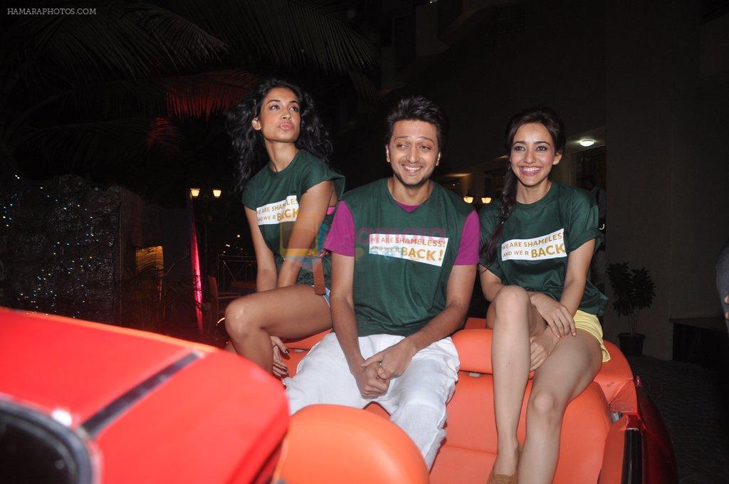 Sarah Jane Dias, Ritesh Deshmukh, Neha Sharma at the Pool party with starcast of Kyaa Super Kool Hain Hum in Sea Princess, Juhu, Mumbai on 9th April 2012