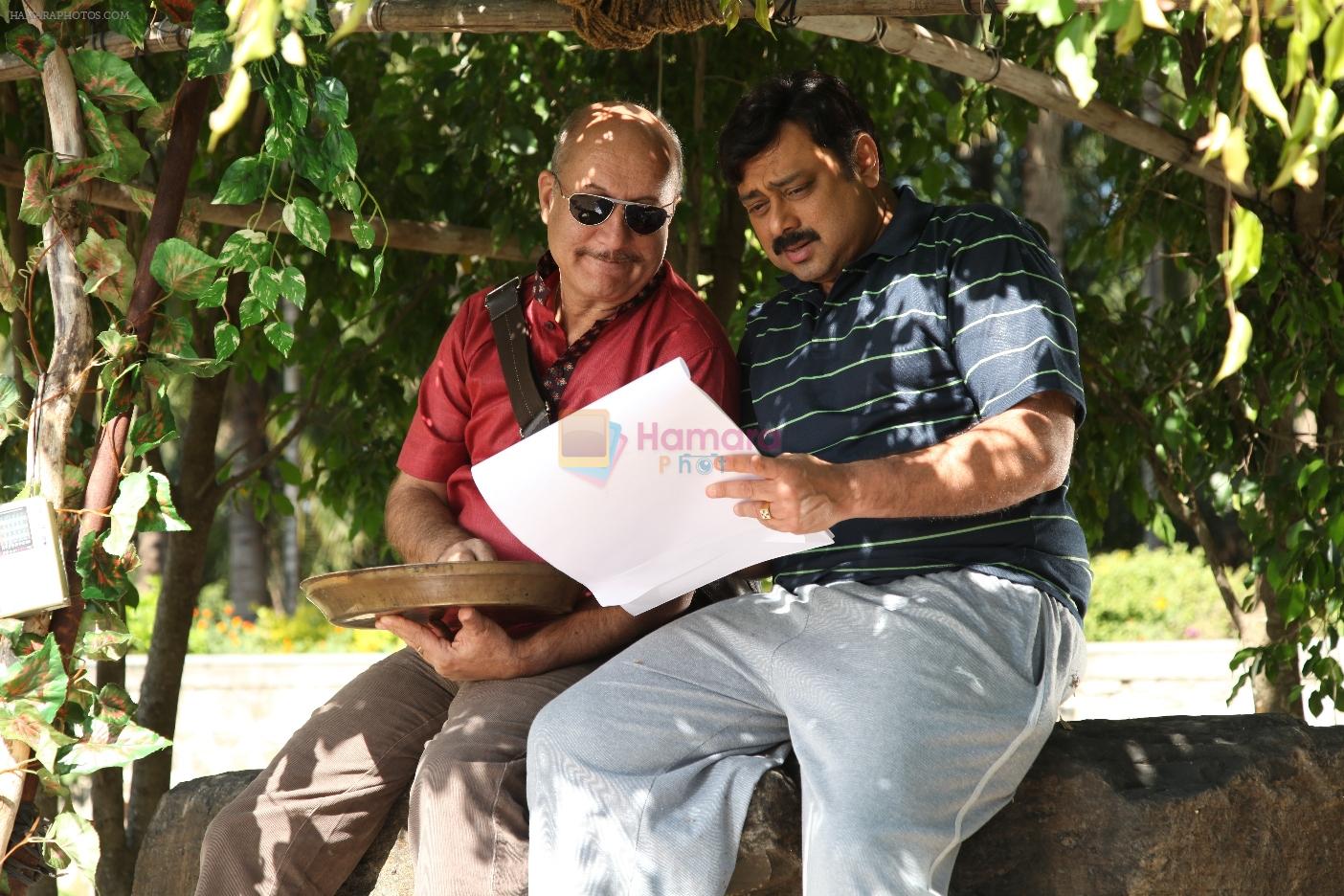 Sachin Khedekar, Anupam Kher in Film Chhodo Kal Ki Baatein shares a close bonding